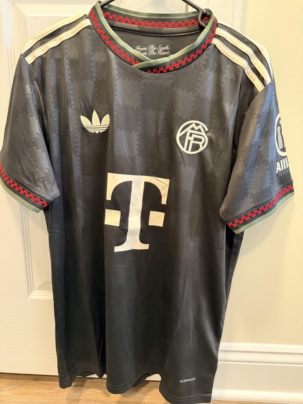 FC Bayern Munich 2025/26 Third
Jersey Adidas - Black